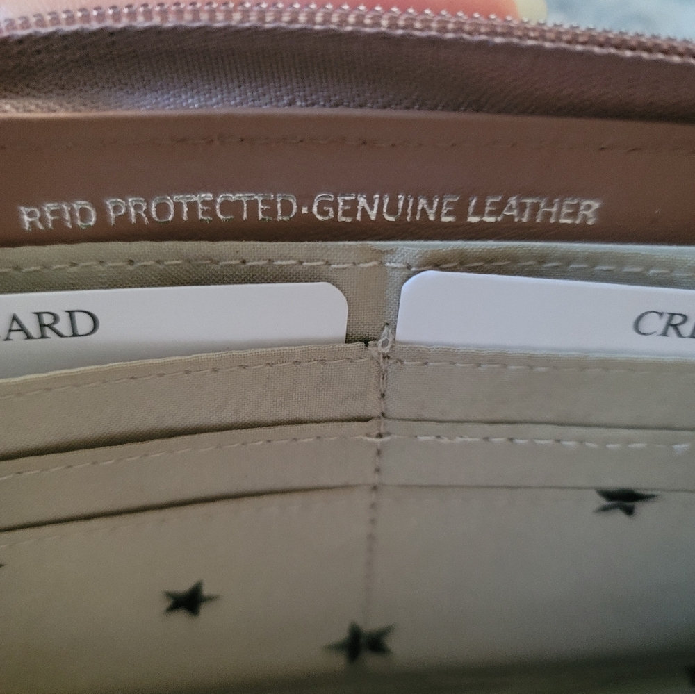 New RFID Wallet - Picture 4 of 9